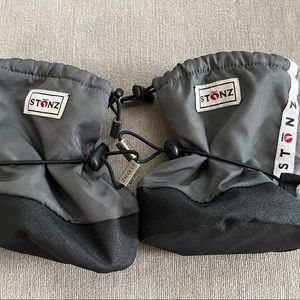 EUC Stonz infant / toddler booties M